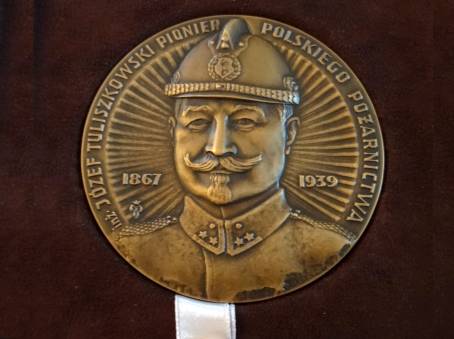 Medal Honorowy im. Józefa Tuliszkowskiego przyznany Druhowi Leopoldowi Grabowskiemu.