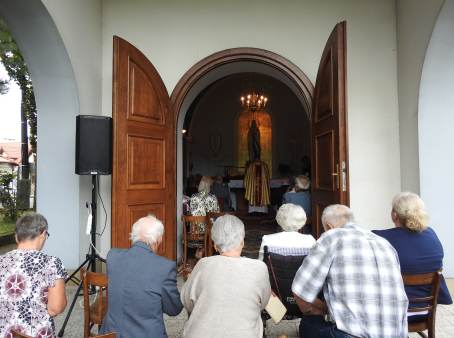 Msza święta w Kaplicy w Chodenicach.